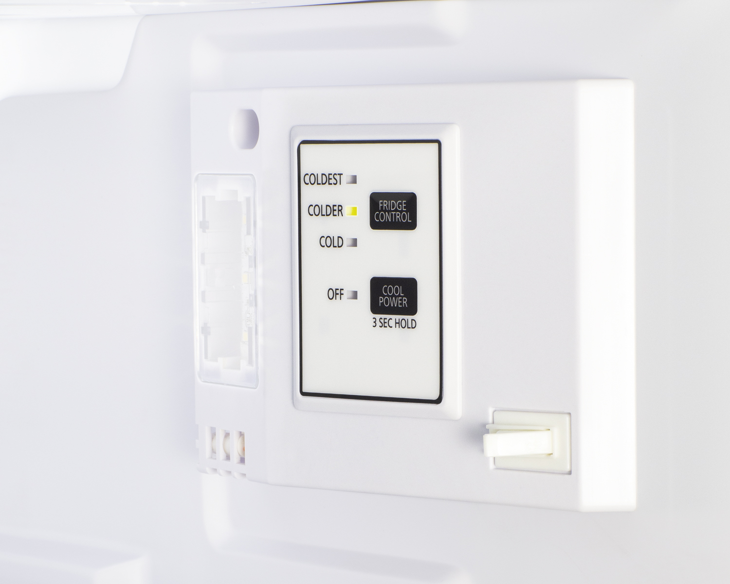 Two-door refrigerator-freezer in slim 18